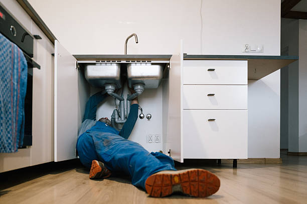 Professional Leak Detection technician working in Bakersville, OH